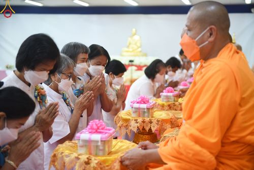 ภาพ No.49784:ประมวลภาพพิธีสักการะรูปหล่อพระมงคลเทพมุนี หลวงปู่วัดปากน้ำ ณ ห้างทวีกิจคอมเพล็กซ์ อ.เมือง จ.สระบุรี
