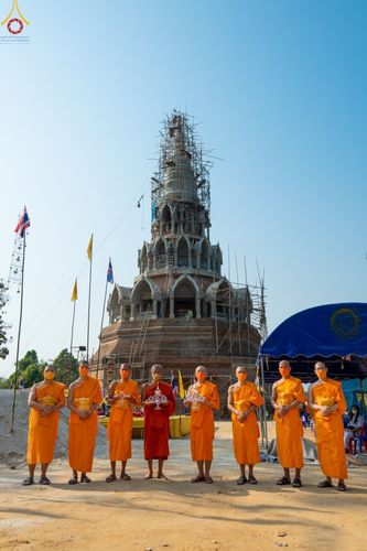 ภาพ No.43775:พิธีประดิษฐานพระบรมสารีริกธาตุเจดีย์พระพุทธเจ้า 28 พระองค์  ณ โบสถ์เรือหงษ์วัดพระธาตุแสนคำฟู 