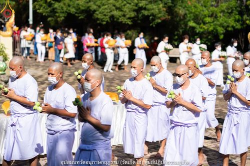 ภาพ No.40779:พิธีตัดปอยผม ปลงผม ขอขมารับผ้าไตรและพิธีบรรพชา ในโครงการอุปสมบท บูชาธรรมมหาปูชนียาจารย์ ประจำปี 2564 ชุดที่ 16