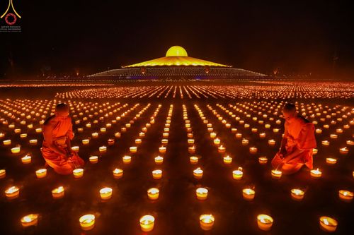 ภาพ No.41981:พิธีฉลองชัยสวดมนต์ บทธัมมจักกัปปวัตตนสูตร 4,000,002,565 จบ เพื่อเป็นสิริมงคลตอนรับศักราชใหม่