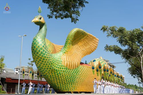 ภาพ No.42662:พิธีอัญเชิญมยุรนาวากาศ ประดิษฐาน ณ อาคาร 100 ปี เนื่องในวันคล้ายวันเกิด ครบ 113 ปี คุณยายอาจารย์มหารัตนอุบาสิกาจันทร์ ขนนกยูง