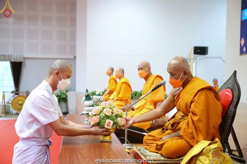 ภาพ No.40859:พิธีตัดปอยผม ปลงผม ขอขมารับผ้าไตรและพิธีบรรพชา ในโครงการอุปสมบท บูชาธรรมมหาปูชนียาจารย์ ประจำปี 2564 ชุดที่ 17