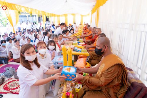 ภาพ No.48451:ประมวลภาพประธานมูลนิธิธรรมกายถวายเทียนพรรษา 43 วัด ในเขตจังหวัดไพลิน ประเทศกัมพูชา
