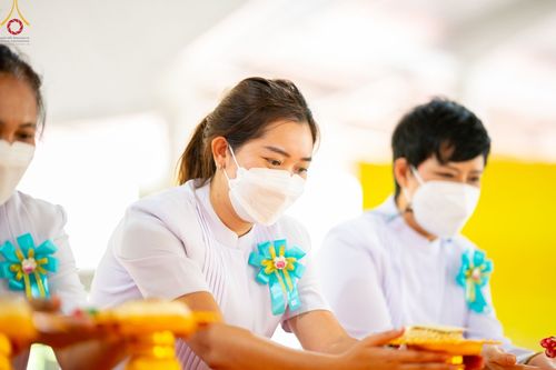 ภาพ No.47847:ประมวลภาพพิธีปิดแผ่นทองรูปเหมือนพระมงคลเทพมุนี (สด จนฺทสโร) พระผู้ปราบมาร และดวงแก้วธรรมชัย