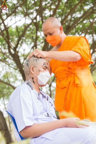 ภาพ No.43901:ประมวลภาพพิธีปลงผมธรรมทายาท โครงการบรรพชาสามเณรฟื้นฟูพระพุทธศาสนาทั่วไทย ณ ศูนย์อบรมเยาวชนนครปฐม