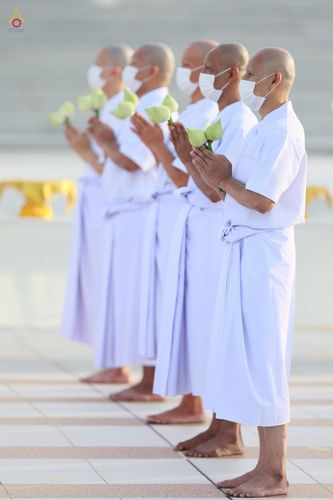 ภาพ No.47535:ประมวลภาพพิธีขอขมาและมอบผ้าไตร โครงการบรรพชาอุปสมบทหมู่ รุ่นเข้าพรรษา 2565