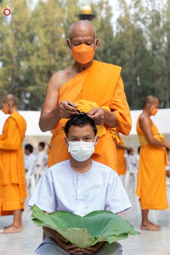 ภาพ No.44555:ประมวลภาพพิธีปลงผม โครงการบรรพชาสามเณรฟื้นฟูพระพุทธศาสนาทั่วไทย ณ อนุสรณ์สถานมหาวิหารพระมงคลเทพมุนี