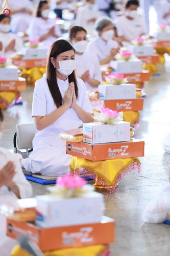 ภาพ No.48191:ประมวลภาพพิธีถวายผ้าอาบน้ำฝน และประทีปโคมไฟ เนื่องในวันอาสาฬหบูชา ประจำปี 2565