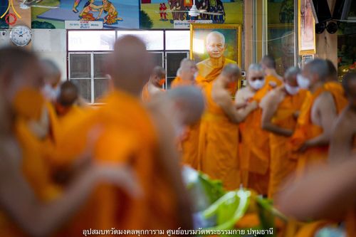 ภาพ No.40352:พิธีตัดปอยผม ปลงผม ขอขมารับผ้าไตรและพิธีบรรพชา ในโครงการอุปสมบท บูชาธรรมมหาปูชนียาจารย์ ประจำปี 2564 ชุดที่ 12