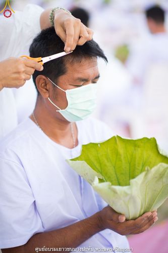 ภาพ No.39649:พิธีตัดปอยผม ปลงผม ขอขมารับผ้าไตรและพิธีบรรพชา ในโครงการอุปสมบท บูชาธรรมมหาปูชนียาจารย์ ประจำปี 2564 ชุดที่ 4