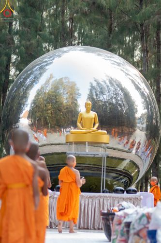 ภาพ No.45922:ประมวลภาพพิธีตักบาตรและทอดผ้าป่า โครงการบรรพชาสามเณรฟื้นฟูพระพุทธศาสนาทั่วไทย ณ อนุสรณ์สถานพระมงคลเทพมุนี