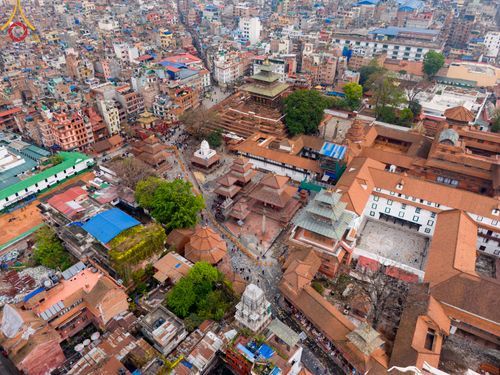 ภาพ No.317192:วันจันทร์ที่ 30 มีนาคม พ.ศ.2569 จาริกบิณฑบาตสยมภูนาทสู่พระราชวังหนุมานโดกา ประเทศเนปาล