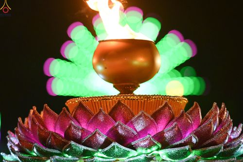 ภาพ No.294122:วันที่ 13 มกราคม พ.ศ. 2569 พิธีจุดประทีปถวายเป็นพุทธบูชา และบูชาธรรมมหาปูชนียาจารย์  (ภาพชุดที่ 2) ณ วัดสองพี่น้อง ต.ต้นตาล อ.สองพี่น้อง จ.สุพรรณบุรี ในโครงการธรรมยาตรา กตัญญูบูชา มหาปูชนียาจารย์ พระมงคลเทพมุนี(สด จนฺทสโร) พระผู้ปราบมาร อนุสรณ์สถาน 7 แห่