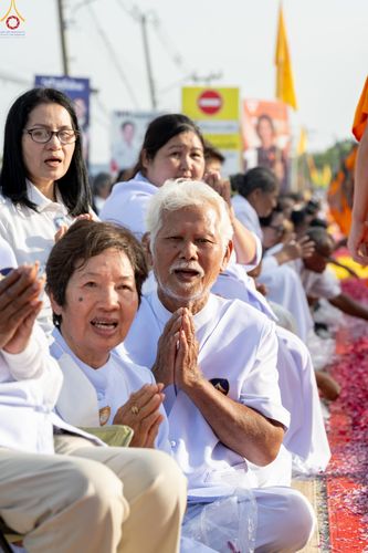 ภาพ No.287805:วันที่ 3 มกราคม พ.ศ. 2569 พิธีต้อนรับพระธรรมยาตรา ครั้งที่ 2 (ภาพชุดที่ 2) ในโครงการธรรมยาตรา กตัญญูบูชา มหาปูชนียาจารย์ พระมงคลเทพมุนี(สด จนฺทสโร) พระผู้ปราบมาร อนุสรณ์สถาน 7 แห่ง ปีที่ 14 ณ อนุสรณ์สถานมหาวิหารพระมงคลเทพมุนี (โลตัสแลนด์) อ.สองพี่น้อง จ.