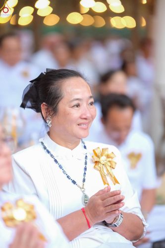 ภาพ No.290108:วันที่ 6 มกราคม พ.ศ. 2569 พิธีจุดประทีปถวายเป็นพุทธบูชา และบูชาธรรมมหาปูชนียาจารย์ (ภาพชุดที่ 2) ณ อนุสรณ์สถานมหาวิหารพระมงคลเทพมุนี (โลตัสแลนด์) อ.สองพี่น้อง จ.สุพรรณบุรี ในโครงการธรรมยาตรา กตัญญูบูชา มหาปูชนียาจารย์ พระมงคลเทพมุนี(สด จนฺทสโร) พระผู้ปรา