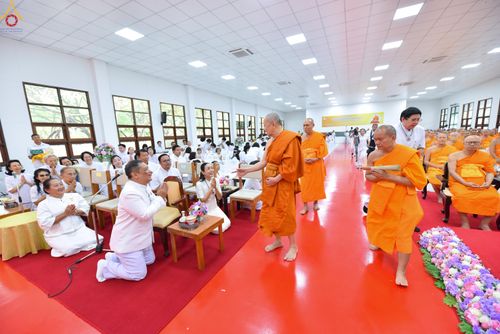 ภาพ No.328652:วันอังคารที่ 12 พฤษภาคม พ.ศ.2569 เจ้าประคุณสมเด็จพระมหารัชมงคลมุนี กรรมการมหาเถรสมาคม เจ้าคณะหนกลาง วัดไตรมิตรวิทยาราม วรวิหาร โปรดเมตตาเป็นองค์ประธาน พิธีเจริญพระพุทธมนต์ อายุวัฒนมงคล 98 ปี คุณแม่จุรี สุทธิผล ณ อาคารปลูกศรัทธา 2 วัดพระธรรมกาย