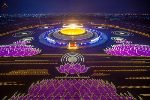 ภาพ No.38718:พิธีจุดประทีปถวายเป็นพุทธบูชา และพิธีลอยกระทงธรรม เนื่องในวันลอยกระทง ณ วัดพระธรรมกาย