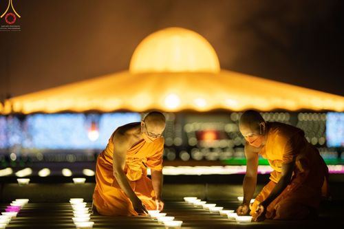 ภาพ No.41980:พิธีฉลองชัยสวดมนต์ บทธัมมจักกัปปวัตตนสูตร 4,000,002,565 จบ เพื่อเป็นสิริมงคลตอนรับศักราชใหม่