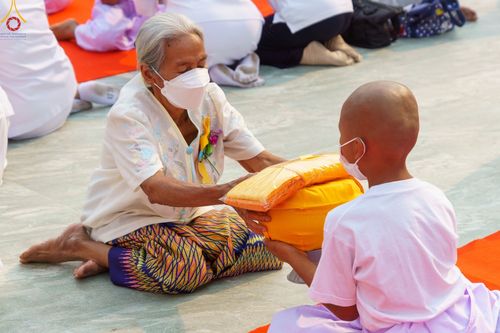 ภาพ No.44702:ประมวลภาพพิธีบรรพชา ในโครงการบรรพชาสามเณรฟื้นฟูพระพุทธศาสนาทั่วไทย ณ วัดสองพี่น้อง