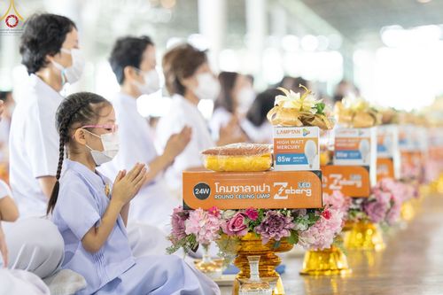 ภาพ No.48189:ประมวลภาพพิธีถวายผ้าอาบน้ำฝน และประทีปโคมไฟ เนื่องในวันอาสาฬหบูชา ประจำปี 2565