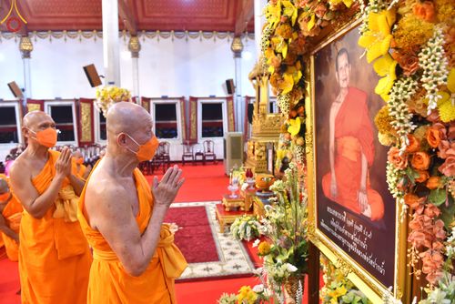 ภาพ No.49688:ประมวลภาพพิธีบำเพ็ญกุศลสวดพระอภิธรรมศพอุทิศถวายพระเดชพระคุณพระเทพวรเวที (บุญศรี ปุญฺญสิริ ป.ธ.4) 