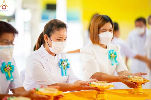 ภาพ No.47854:ประมวลภาพพิธีปิดแผ่นทองรูปเหมือนพระมงคลเทพมุนี (สด จนฺทสโร) พระผู้ปราบมาร และดวงแก้วธรรมชัย