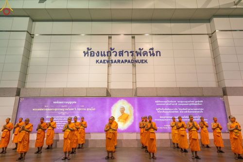 ภาพ No.48493:ประมวลภาพพิธีรับร่างนักสร้างบารมี พระเดชพระคุณพระสุธรรมญาณวิเทศ วิ. (สุธรรม สุธมฺโม)