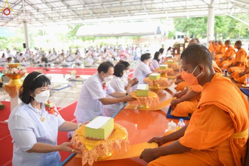 ภาพ No.51916:พิธีทอดผ้าป่าต่อเติมส่วนขยายหอฉันคุณยาย และเปิดป้ายคุณยายอาจารย์มหารัตนอุบาสิกาจันทร์ ขนนกยูง ณ ศูนย์ปฎิบัติธรรมสระบุรี