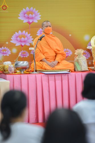 ภาพ No.49789:ประมวลภาพพิธีสักการะรูปหล่อพระมงคลเทพมุนี หลวงปู่วัดปากน้ำ ณ ห้างทวีกิจคอมเพล็กซ์ อ.เมือง จ.สระบุรี