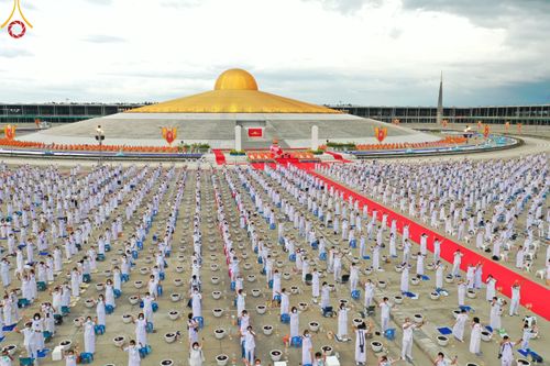 ภาพ No.52539:ประมวลภาพวันคล้ายวันเกิดครบรอบ 138 ปี พระมงคลเทพมุนี (สด จนฺทสโร) พระผู้ปราบมาร ชุดที่ 2