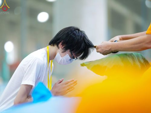 ภาพ No.43972:ประมวลภาพพิธีปลงผม โครงการบรรพชาสามเณรฟื้นฟูพระพุทธศาสนาทั่วไทย ณ ศูนย์อบรมวัดพระธรรมกาย