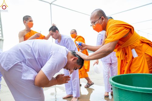 ภาพ No.47325:ประมวลภาพพิธีปลงผม ในโครงการบรรพชาอุปสมบทหมู่ ภาคฤดูฝน 2565