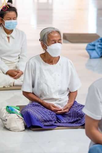 ภาพ No.45918:ประมวลภาพพิธีตักบาตรและทอดผ้าป่า โครงการบรรพชาสามเณรฟื้นฟูพระพุทธศาสนาทั่วไทย ณ อนุสรณ์สถานพระมงคลเทพมุนี