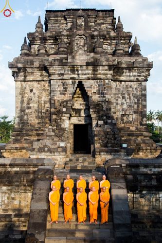 ภาพ No.46352:ประมวลภาพพิธีอัญเชิญน้ำศักดิ์สิทธิ์ จาก Umbul Jumprit Temanggung ไปยังวัดเมินดุต