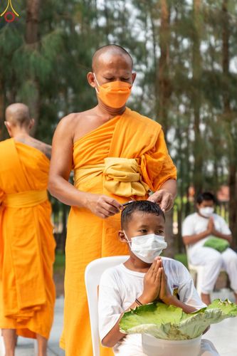ภาพ No.44556:ประมวลภาพพิธีปลงผม โครงการบรรพชาสามเณรฟื้นฟูพระพุทธศาสนาทั่วไทย ณ อนุสรณ์สถานมหาวิหารพระมงคลเทพมุนี