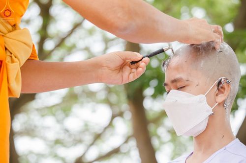 ภาพ No.43902:ประมวลภาพพิธีปลงผมธรรมทายาท โครงการบรรพชาสามเณรฟื้นฟูพระพุทธศาสนาทั่วไทย ณ ศูนย์อบรมเยาวชนนครปฐม