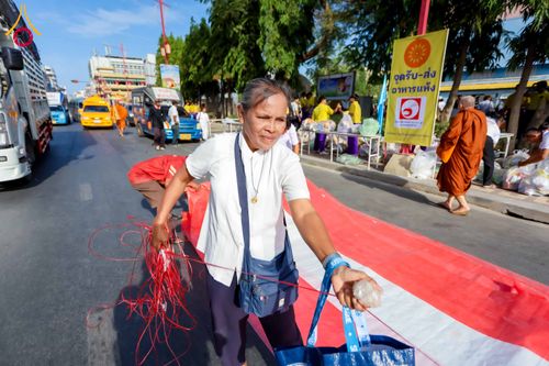 ภาพ No.314034:วันอาทิตย์ที่ 14 มีนาคม พ.ศ. 2569 ทำบุญเมืองหาดใหญ่ตักบาตรพระ 1,109 รูป เติมบุญใหญ่ หลังวิกฤตมหาอุทกภัย ณ ซุ้มประตูไชน่าทาวน์ ถนนศุภสารรังสรรค์ อ.หาดใหญ่ จ.สงขลา
