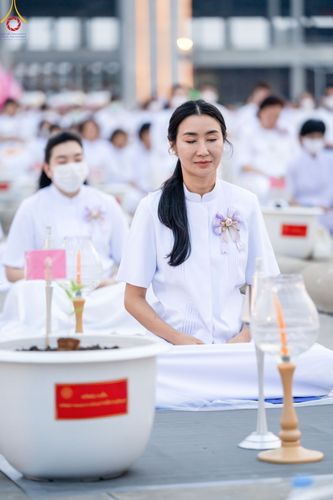 ภาพ No.90150:พิธีปลูกทรัพย์บานชื่น  เนื่องใน 139 ปี วันคล้ายวันเกิดด้วยรูปกายเนื้อ พระมงคลเทพมุนี (สด จนฺทสโร) พระผู้ปราบมาร วันอังคารที่ 10 ตุลาคม พ.ศ. 2566 ณ วัดพระธรรมกาย จ.ปทุมธานี