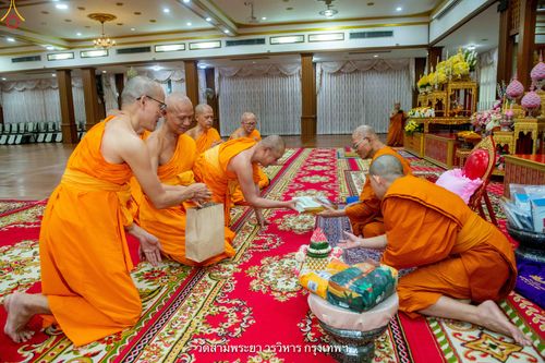 ภาพ No.342144:วันศุกร์ที่ 31 กรกฎาคม พ.ศ.2569 พระภิกษุวัดพระธรรมกาย ทำวัตรพระผู้ใหญ่เนื่องในวันเข้าพรรษา