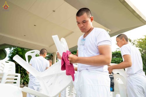 ภาพ No.341053:วันที่ 26 กรกฎาคม พ.ศ. 2569 โครงการพัฒนาคุณธรรม จริยธรรม สำหรับนักเรียนนายสิบตำรวจ (นสต.) รุ่นที่ 17 ศูนย์ฝึกอบรมตำรวจภูธรภาค 1 ได้จัดกิจกรรม ตักบาตรเพื่อน้อมอุทิศถวายเพื่อเป็นพระราชกุศลฯ  และปฏิบัติธรรม ติวธรรมมะ ณ ศูนย์ปฏิบัติธรรมเวิล์ดพีช วัลเล่ย์ (Wo