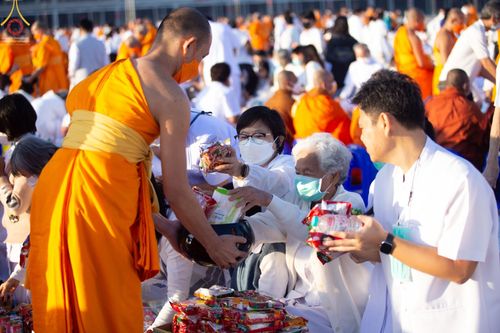 ภาพ No.68776:พิธีตักบาตรฉลองพระใหม่ วันที่ 1 มกราคม พ.ศ. 2566 ณ วัดพระธรรมกาย จ.ปทุมธานี