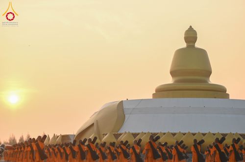 ภาพ No.299853:วันที่ 19 มกราคม พ.ศ.2569 พระธรรมยาตราปฏิบัติธรรมและถ่ายภาพหมู่ประวัติศาสตร์ ณ อนุสรณ์สถานลำดับที่ 5 สถานที่เผยแผ่วิชชาธรรมกายครั้งแรก  อนุสรณ์สถานบางปลาวัดบางปลา อ.บางเลน จ.นครปฐม ในโครงการธรรมยาตรา กตัญญูบูชา มหาปูชนียาจารย์ พระมงคลเทพมุนี(สด จนฺทสโร) 