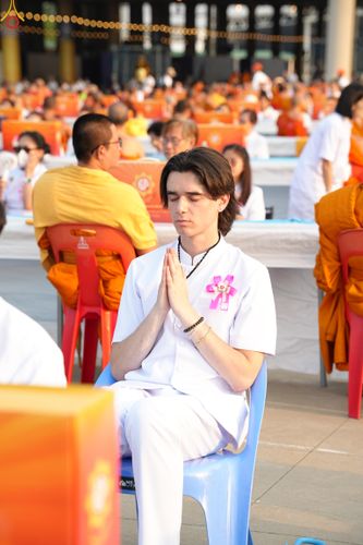 ภาพ No.324716:วันที่ 22 เมษายน พ.ศ.2569 (วันคุ้มครองโลก) บรรยากาศสาธุชน ในงานถวายมหาสังฆทาน 40,000 กว่าวัดทั่วประเทศ ณ ลานธรรม วัดพระธรรมกาย