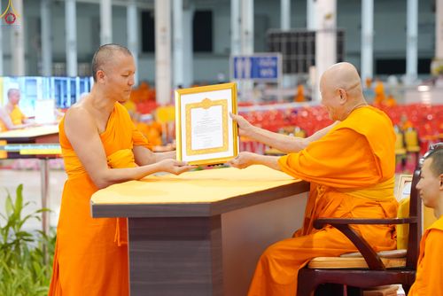 ภาพ No.339026:วันอาทิตย์ที่ 12 กรกฎาคม พ.ศ.2569 พิธีมุทิตาผู้สอบได้เปรียญธรรม ประโยค 1-2 ถึง ป.ธ.9 และ บ.ศ.1-2 ถึง บ.ศ.6 สำนักศาสนศึกษาวัดพระธรรมกาย ประจำปี 2569, พิธีมอบตราตั้งแต่งตั้งอาจารย์ใหญ่ สำนักศาสนศึกษาวัดพระธรรมกาย