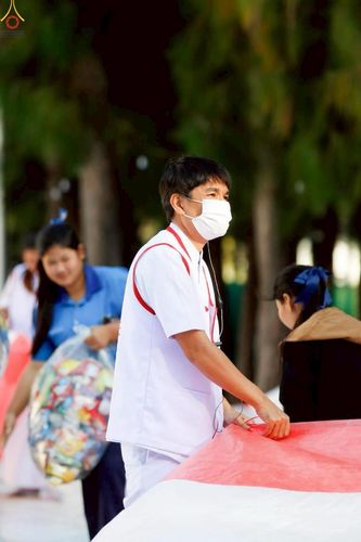 ภาพ No.300580:ภาพเบื้องหลังอาสาสมัครรวมใจ ชุดที่ 3 ในโครงการธรรมยาตรา กตัญญูบูชา มหาปูชนียาจารย์ พระมงคลเทพมุนี(สด จนฺทสโร) พระผู้ปราบมาร อนุสรณ์สถาน 7 แห่ง ปีที่ 14