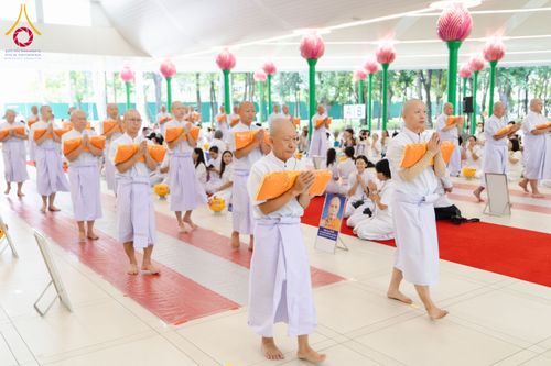 ภาพ No.286564:วันเสาร์ที่ 12 กรกฏาคม พ.ศ.2568 พิธีบรรพชาอุปสมบท  โครงการบรรพชาอุปสมบทหมู่ ธรรมทายาทนานาชาติ(ภาคภาษาจีน), โครงการบรรพชาสามเณร โรงเรียนนานาชาติ รุ่นที 14