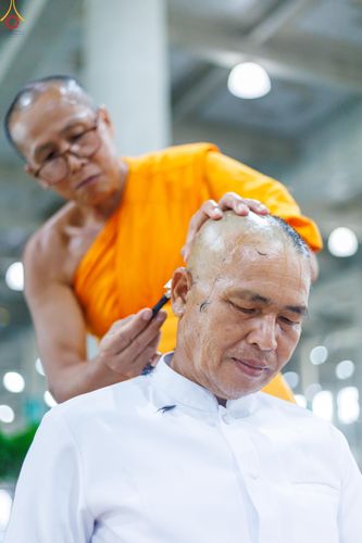 ภาพ No.333581:วันอาทิตย์ที่ 7 มิถุนายน พ.ศ.2569 พิธีตัดปอยผมและปลงผมนาคธรรมทายาท โครงการบรรพชาและอุปสมบทหมู่ธรรมทายาท รุ่นผู้บริหาร รุ่นที่ 16 ณ วิหารคด 11 วัดพระธรรมกาย