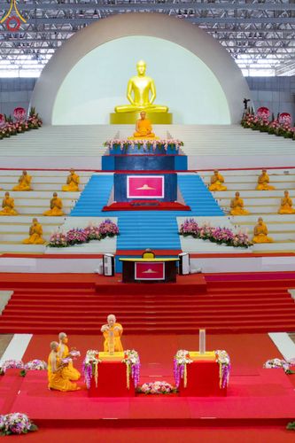 ภาพ No.83714:พิธีวางแผ่นจารึกชื่อและพิธีวางพวงมาลัยสักการะพระประธาน วันอาทิตย์ที่ 16 กรกฎาคม พ.ศ. 2566 ณ รัตนบัลลังก์ สภาธรรมกายสากล วัดพระธรรมกาย