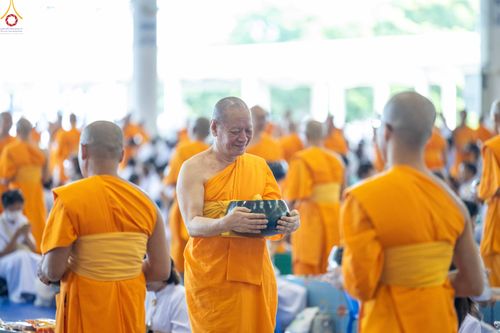 ภาพ No.345407:วันพฤหัสบดีที่ 27 สิงหาคม พ.ศ.2569 พิธีตักบาตรในวันธรรมชัย ณ สภาธรรมกายสากล วัดพระธรรมกาย ปทุมธานี