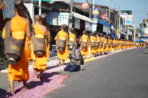 ภาพ No.105914:V.2 ทุ่มเท การเตรียมงาน เก็บงาน การรับบุญของเจ้าหน้าที่หน่วยงานต่างๆ เพื่อโครงการธรรมยาตรา กตัญญูบูชามหาปูชนียาจารย์ พระมงคลเทพมุนี (สด จนฺทสโร) พระผู้ปราบมาร อนุสรณ์สถาน 7 แห่ง ปีที่ 12 ระหว่างวันที่ 2 - 31 มกราคม พ.ศ.2567